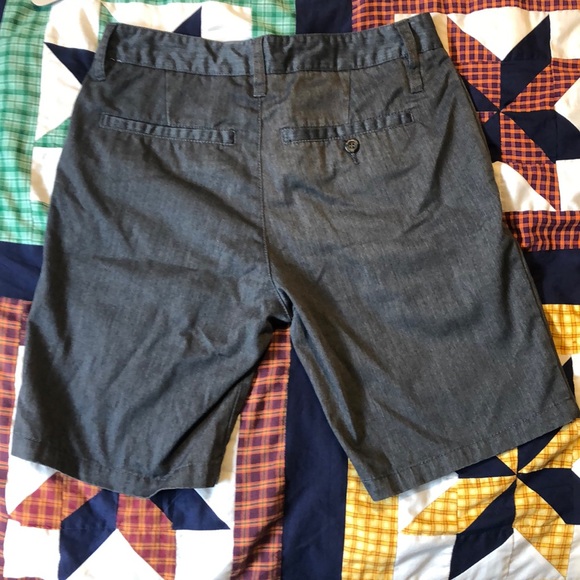 Grey shorts - Picture 2 of 4